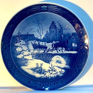 Royal Copenhagen Christmas Plate - 1999.